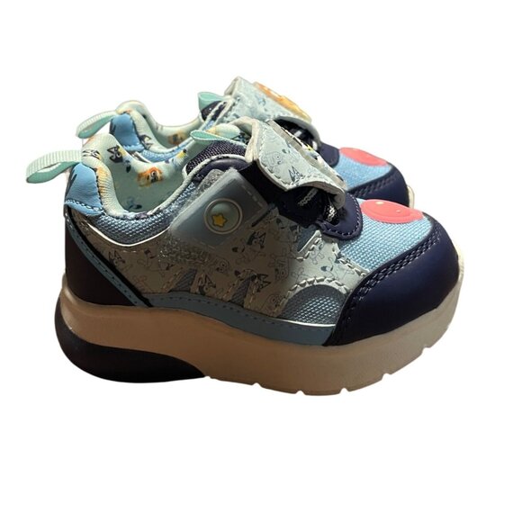 Bluey Kids Light-Up Sneakers Size 6 - Picture 2 of 8